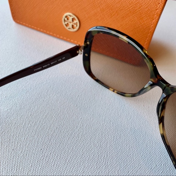 TORY BURCH Oversized Sunglasses (Pre-owned) - Picture 3 of 8